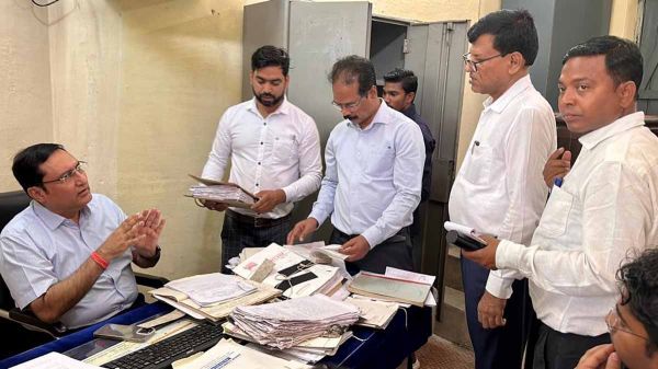 पक्षकारों की पेशी का समय-सीमा में करें निराकरण - कमिश्नर