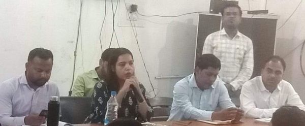 समीक्षा बैठक में डोर टू डोर जाकर शत-प्रतिशत आयुष्मान कार्ड बनाने निर्देश 