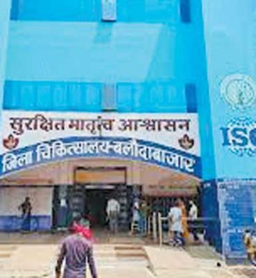जिला अस्पताल में ही डॉक्टर कम आधे पद खाली