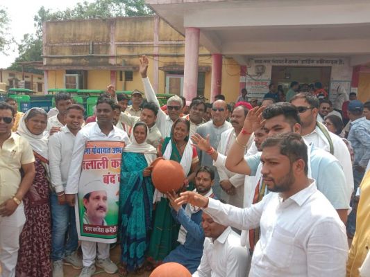 एक दिवसीय धरना-प्रदर्शन  व नपं कार्यालय का घेराव 