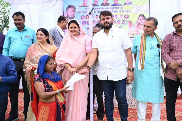 वर्षों से मकान बनाने का सपना देख रहे लोगों को मिला भवन अनुज्ञा प्रमाण पत्र-आशीष