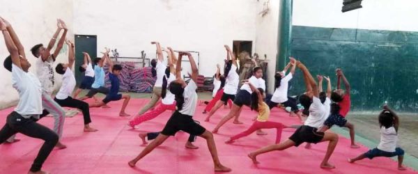 बच्चों की चहलकदमी से होती है रायगढ़ स्टेडियम की सुबह