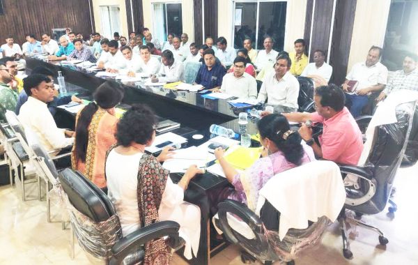 साजा में आठ घंटा मैराथन समीक्षा बैठक निर्माण कार्यों में कोताही बर्दाश्त नहीं 