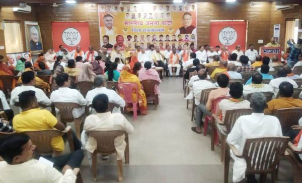 मुख्यमंत्री बघेल नख से शिख तक भ्रष्टाचार  में आकंठ डूबे हुए हैं- रमन