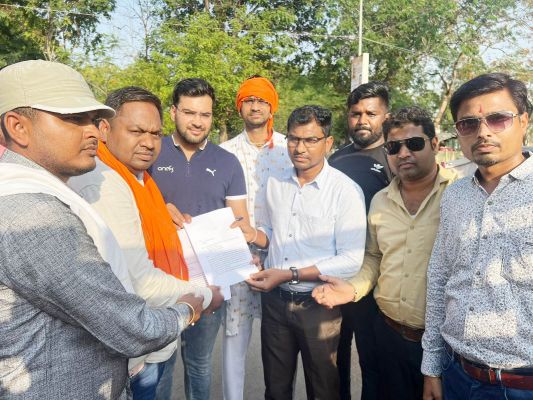 भाजयुमो ने राज्यपाल  के नाम ज्ञापन सौंपा 