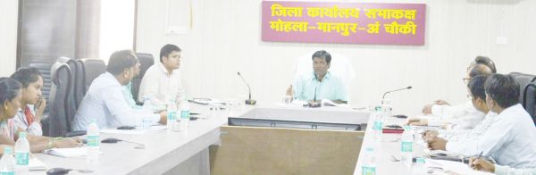 सहकारी समितियों में पर्याप्त मात्रा में उपलब्ध रहे खाद-बीज
