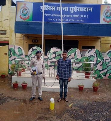 अवैध कच्ची महुआ के साथ आरोपी गिरफ्तार