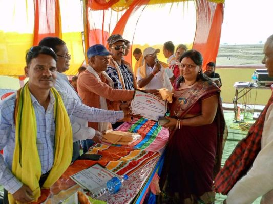 आदिवासी सांस्कृतिक प्रतियोगिता एवं सम्मान समारोह में शामिल हुर्इं राज्यसभा सांसद