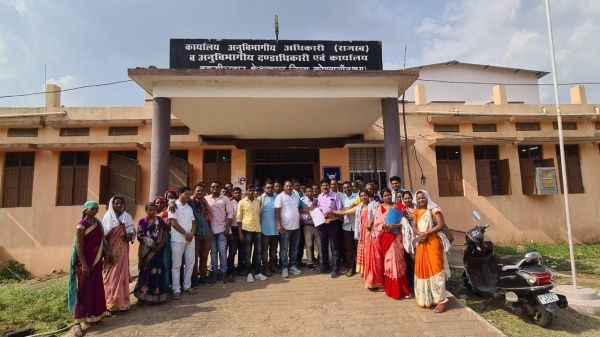 महीनों से जनपद पंचायत सीईओ छुट्टी में आक्रोशित जनप्रतिनिधि पहुंचे एसडीएम दफ्तर