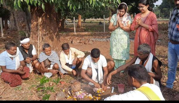 डेयरी प्रबंधन पर ग्रामीणों को दी तकनीकी जानकारी