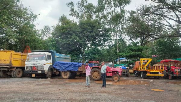 चूना पत्थर-रेत का अवैध परिवहन, 6 गाडिय़ां जब्त