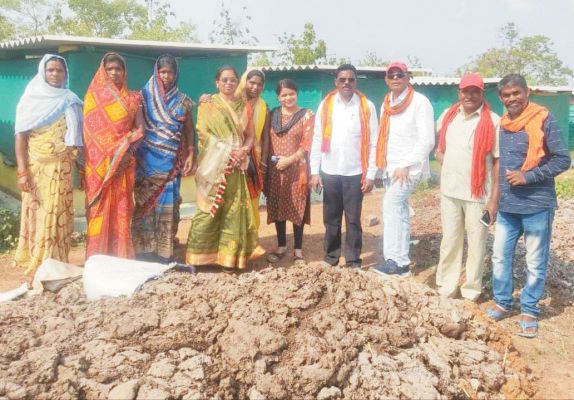 पूर्व विधायक ने भाजपाइयों संग गौठानों का किया निरीक्षण