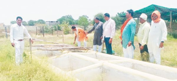 भाजपाइयों ने गौठान का स्थल निरीक्षण कर भूपेश सरकार के भ्रष्टाचार का पोल खोला