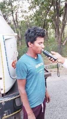 शराब पीकर वाहन चलाने वाले चालकों के खिलाफ चेकिंग अभियान  