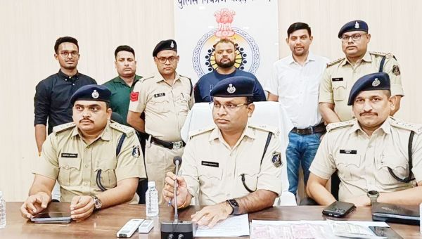 2000 के नोट बदलने के नाम पर ठगी करने वाला आरोपी रायपुर में पकड़ाया