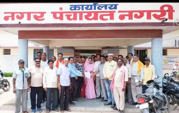 बरगद चौक व गौरव पथ का नामकरण  कर्मा माता के नाम करने की मांग, ज्ञापन