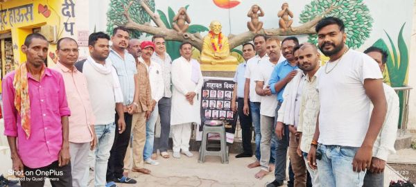 कांग्रेसियों ने कैंडल जलाकर दी  झीरम के शहीदों को श्रद्धांजलि