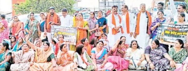 शराबबंदी के लिए प्रदेश सरकार के खिलाफ भाजपाइयों ने किया प्रदर्शन