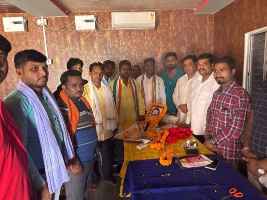 कांग्रेस नेताओं ने मनाया झीरम घाटी की शहादत दिवस, पुष्प अर्पित कर दी श्रद्धांजलि 