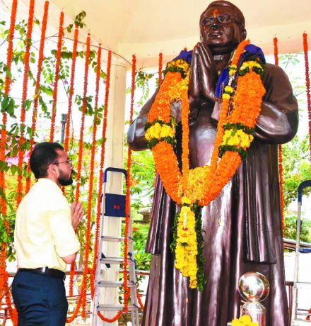 झीरम के शहीद महेंद्र कर्मा को श्रद्धांजलि 