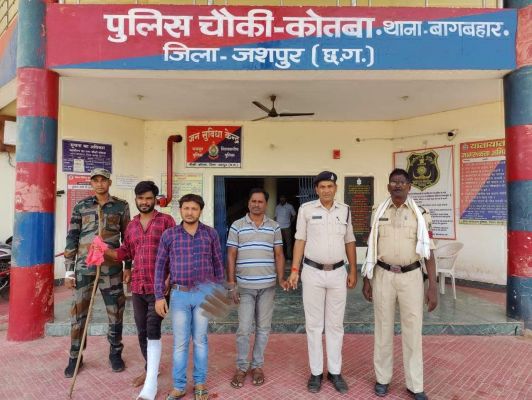 विवाहिता से घर घुसकर छेड़छाड़, 3 गिरफ्तार