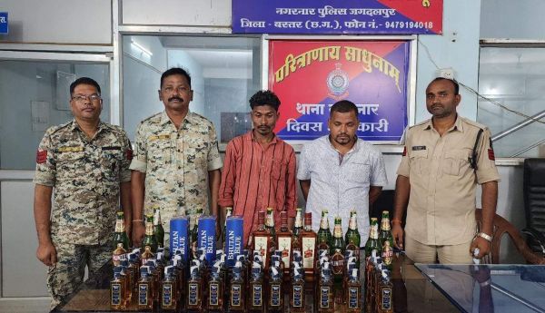  शराब परिवहन करते दो तस्कर चढ़े  पुलिस के हत्थे