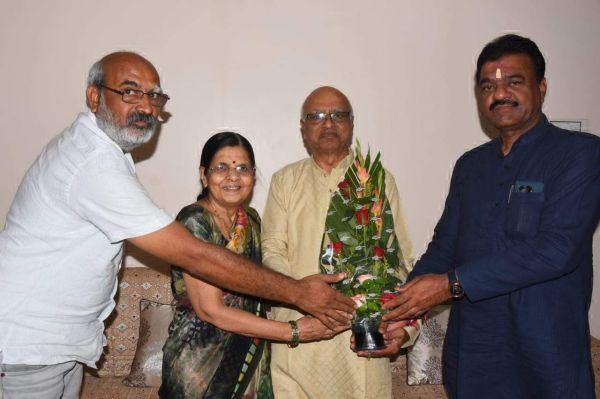 विधायक जैन ने दी पूर्व चैंबर अध्यक्ष को विवाह वर्षगांठ  की बधाई