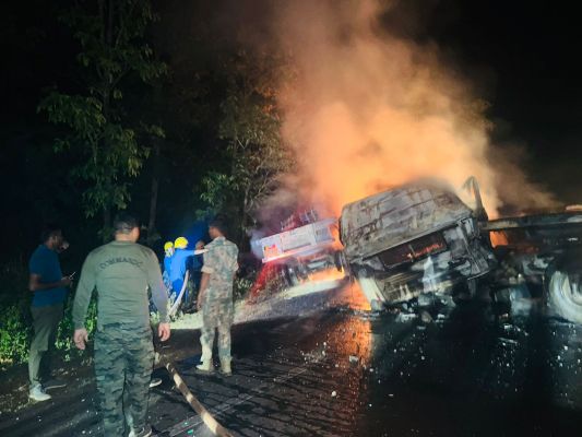 ट्रेलरों की आमने-सामने टक्कर, एक ड्राइवर की जलकर मौत