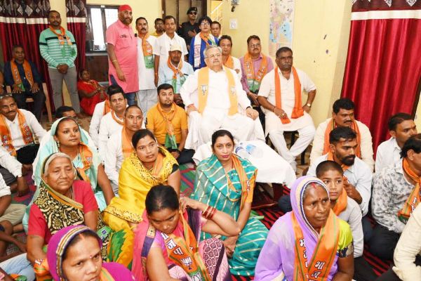 परिवार के मुखिया की तरह मोदी पूरे देश की चिंता करते हैं - रमन