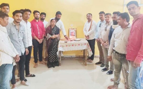 जवाहरलाल नेहरू की पुण्यतिथि पर युवा कांग्रेस ने दी श्रद्धांजलि