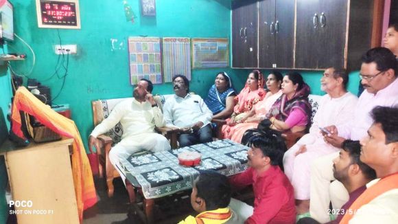 विधायक ने भाजपा कार्यकर्ताओं  के साथ सुनी मन की बात