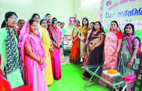 भावना ने ली महिला मोर्चा की प्रथम बैठक