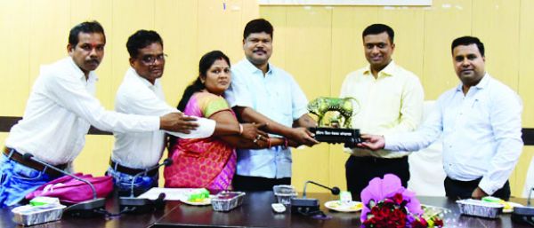 जिपं ने एसपी दिव्यांग पटेल को दी विदाई