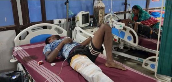 दो बाइकें भिड़ीं, एक मौत, दो गंभीर