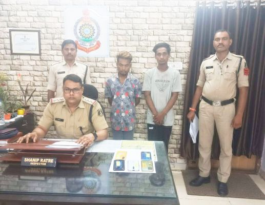 चोरी की मोबाईल खपाने ग्राहक तलाश रहे दो युवक पकड़ाए  