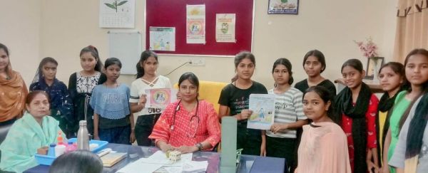 बालिकाओं-महिलाओं को दी माहवारी स्वच्छता संबंधी जानकारी