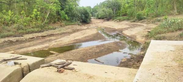 शरारती तत्वों ने मछली के लालच में आकर डेम का सारा पानी बहा दिया