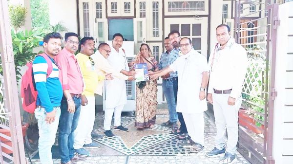 मितान योजना के तहत बना पहला राशन कार्ड