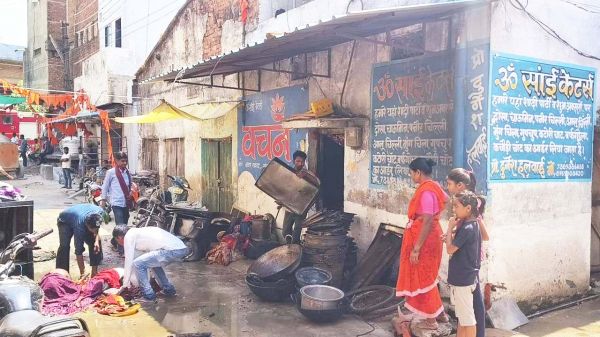 बाजार में केटर्स गोदाम में लगी आग