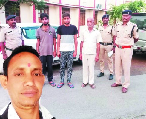 पारिवारिक झगड़े में दो परिवार टूटकर बिखरे