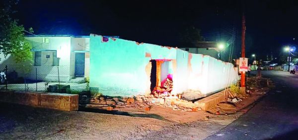 कई जगहों से हटाए बेजाकब्जे