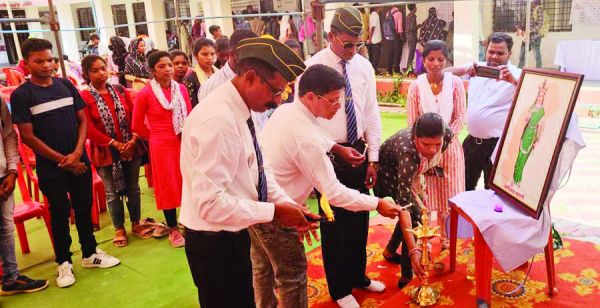 लाइवलीहुड कॉलेज में रोजगार मेला