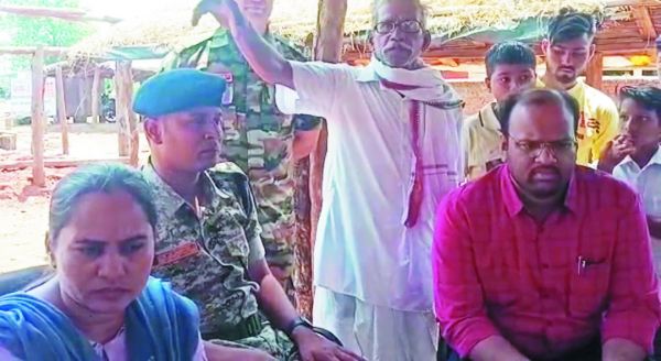 ग्रामीणों ने उप स्वास्थ्य केंद्र बकरकट्टा में जड़ा ताला, स्वास्थ्य सुविधा नहीं मिलने का मामला