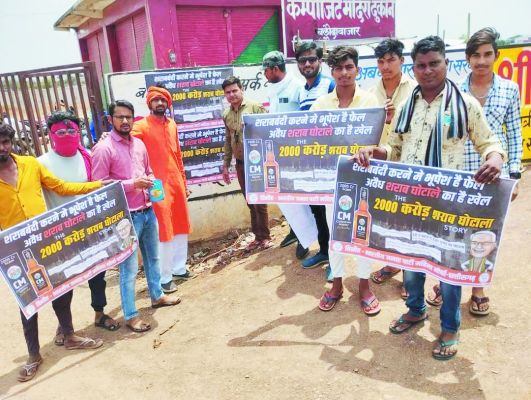 अंग्रेजी शराब दुकानों में टोटा,  सेल्समैन ओवर रेट में बेच रहे