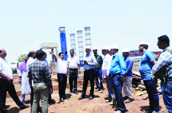 कमिश्नर ने किया निर्माणाधीन मक्का प्रोसेसिंग प्लांट का निरीक्षण