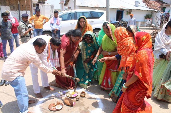 महापौर ने किया भूमिपूजन