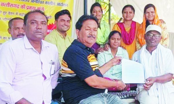 सर्व आदिवासी समाज ने किया पटवारियों की मांगों का समर्थन