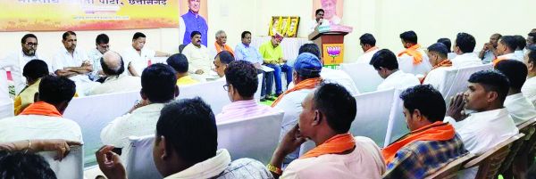 विशेष जनसंपर्क अभियान में ताकत  झोंके कार्यकर्ता- रुपसिंह मण्डावी