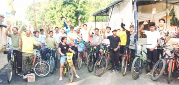 साइकिल दिवस पर युवाओं और बच्चों ने की साइकिलिंग