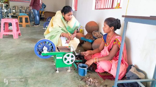 गौठान की कमाई से महिलाएं हो रही आत्मनिर्भर - क्रांति